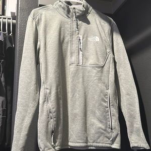 THE NORTH FACE SWEATER